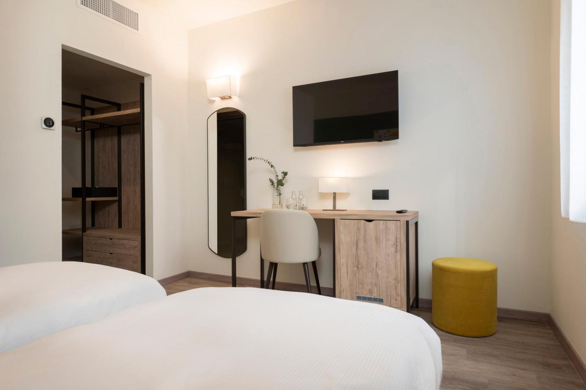 Hotel Plaza San Martino Siccomario Bagian luar foto