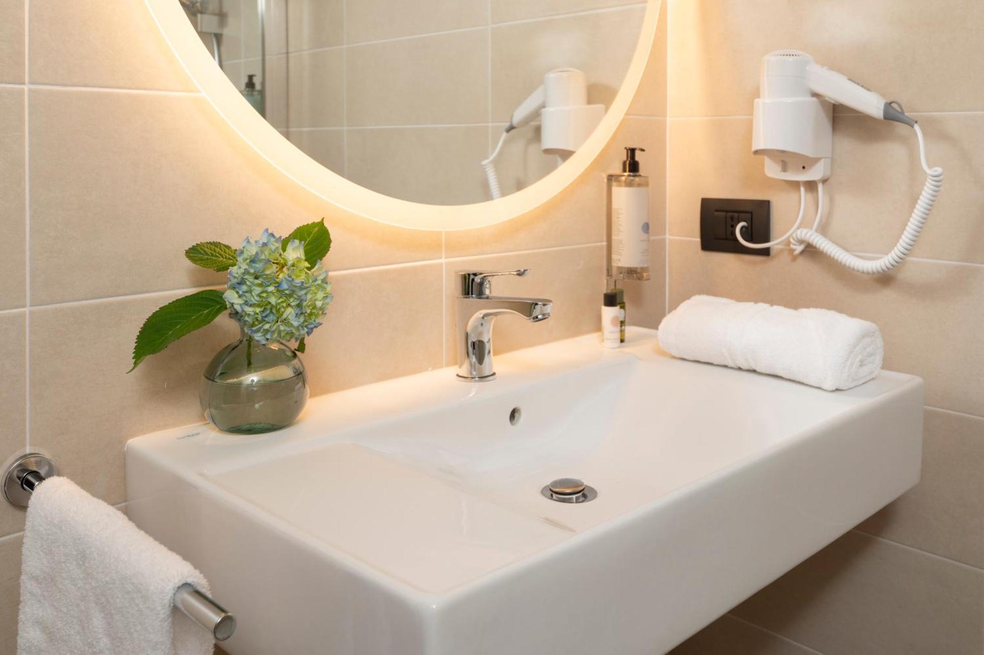 Hotel Plaza San Martino Siccomario Bagian luar foto