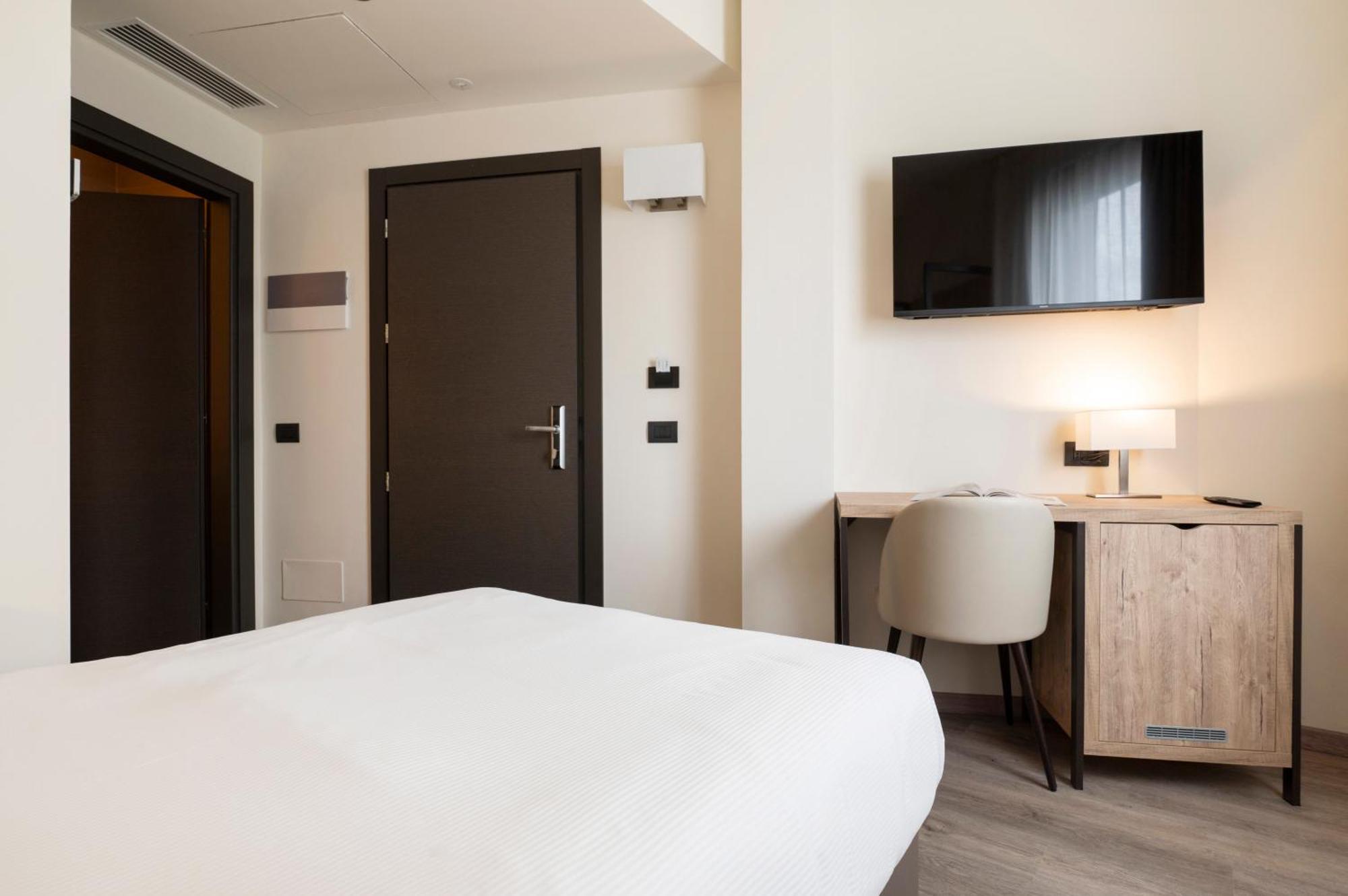 Hotel Plaza San Martino Siccomario Bagian luar foto