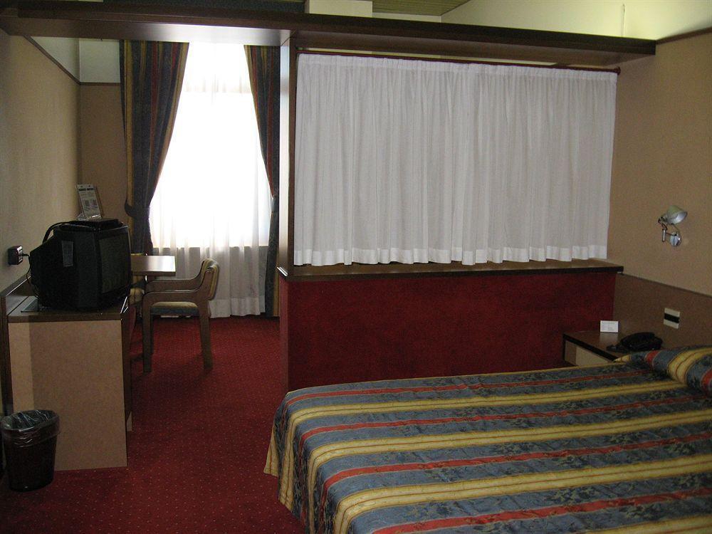 Hotel Plaza San Martino Siccomario Bagian luar foto