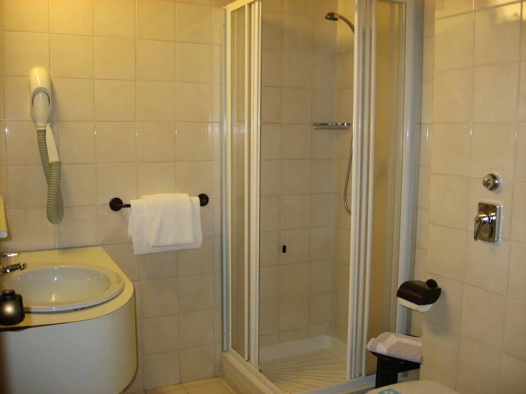 Hotel Plaza San Martino Siccomario Bagian luar foto