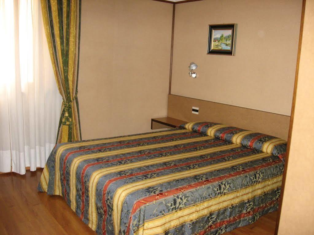 Hotel Plaza San Martino Siccomario Bagian luar foto