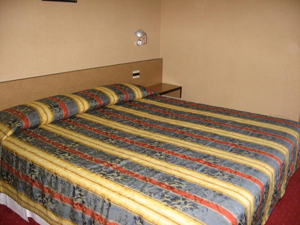 Hotel Plaza San Martino Siccomario Ruang foto